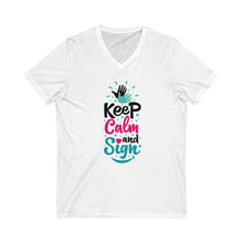 Charger l'image dans la galerie, T-shirt à col V unisexe "Keep calm and sign" 2