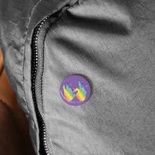 Charger l'image dans la galerie, Pin's violet "Solidarité" en langue des signes (10 pièces)