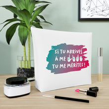 Charger l&#39;image dans la galerie, Sac à cosmétiques &quot;Si tu arrives à me lire, tu me mérites !&quot; Blanc
