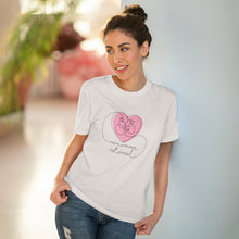 Charger l&#39;image dans la galerie, T-shirt unisexe - &quot;Mon amour est sourd&quot; 4
