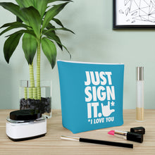 Charger l&#39;image dans la galerie, Sac à cosmétiques &quot;Just Sign it.&quot;
