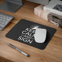 Charger l&#39;image dans la galerie, Tapis de souris &quot;Keep calm and sign&quot; Noir
