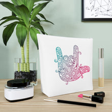 Charger l&#39;image dans la galerie, Sac à cosmétiques &quot;I love you&quot; en langue des signes
