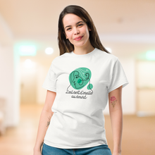 Charger l'image dans la galerie, T-shirt unisexe "L'œil sert d'oreille au sourd"
