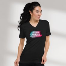 Charger l'image dans la galerie, T-shirt unisexe col V "Si tu arrives à me lire, tu me mérites !"
